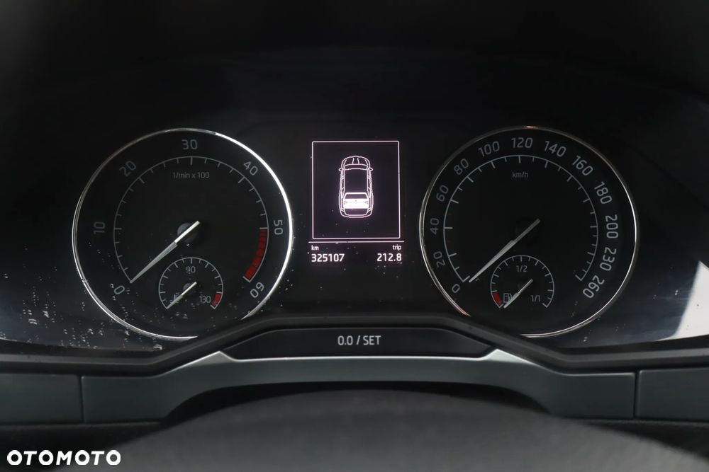 Skoda Superb 2.0 TDI Sportline DSG - 13