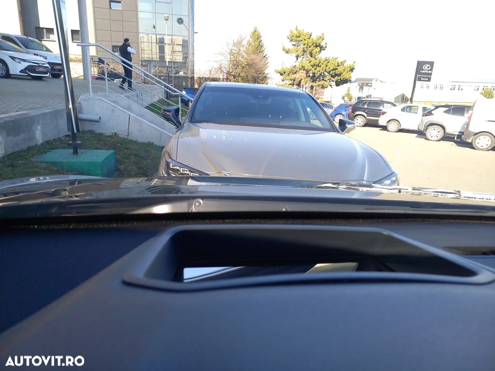 Lexus RZ 450e AWD Luxury - 33