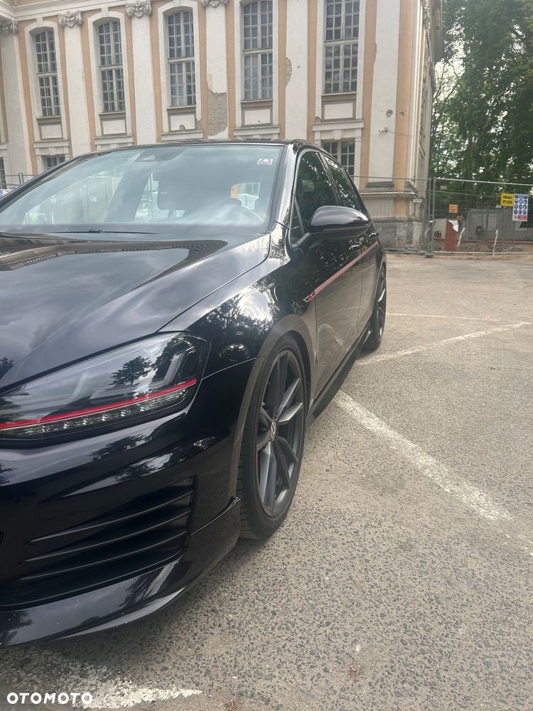 Volkswagen Golf - 22