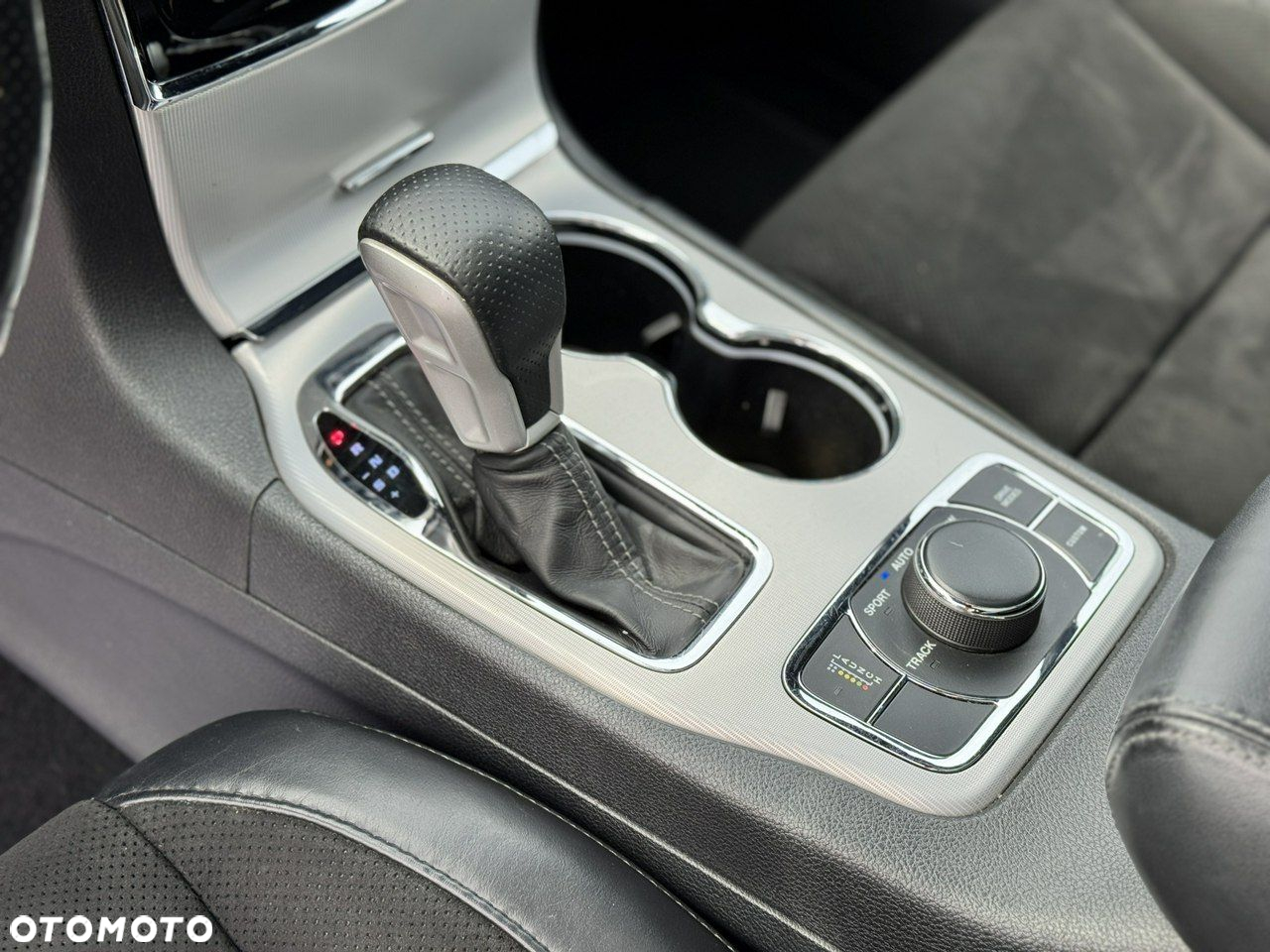 Jeep Grand Cherokee - 25