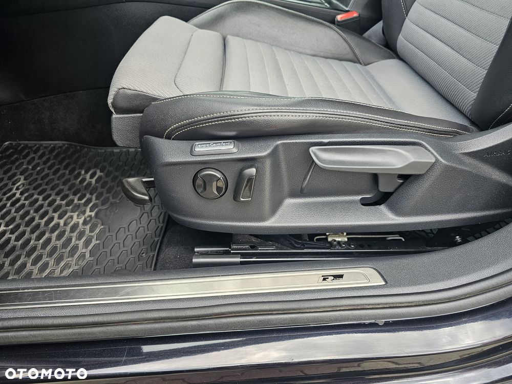 Volkswagen Passat - 12