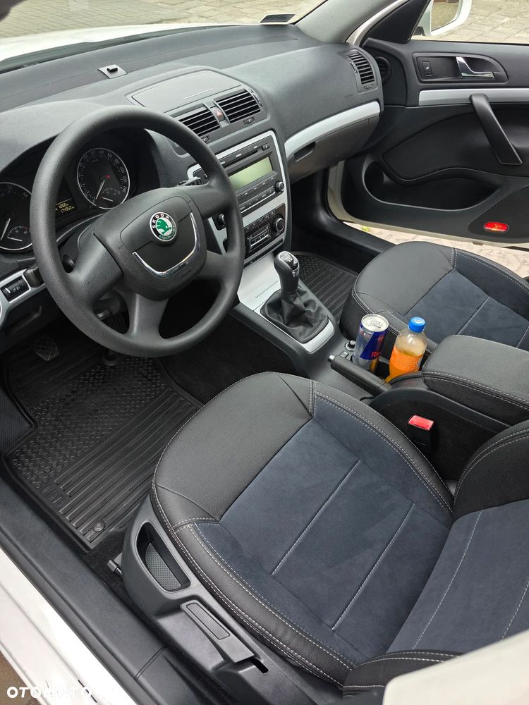 Skoda Octavia 1.6 Elegance EU5 - 5