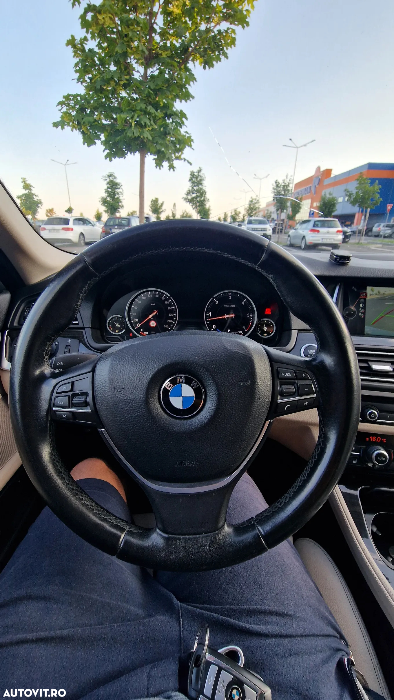 BMW Seria 5 530d xDrive - 14