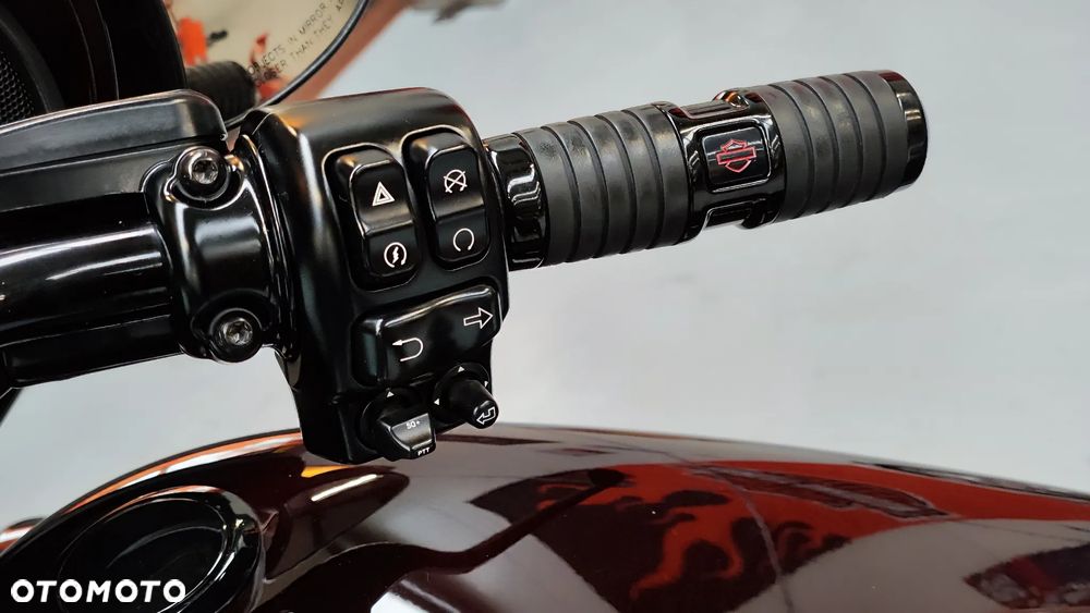 Harley-Davidson CVO Street Glide - 12