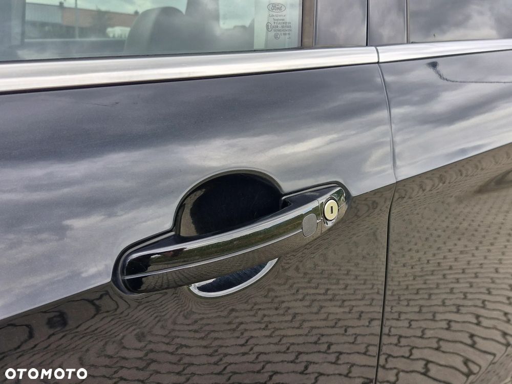 Ford Kuga 2.0 TDCi 2x4 Titanium - 27