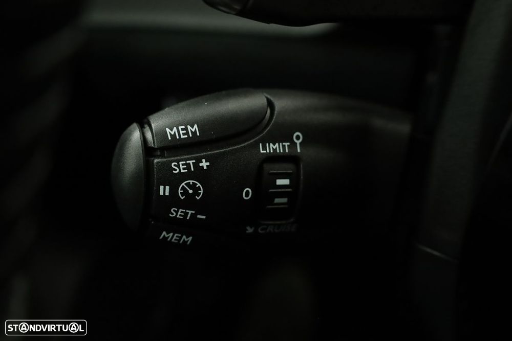 Peugeot 2008 1.2 Hybrid Allure e-DCS6 - 17