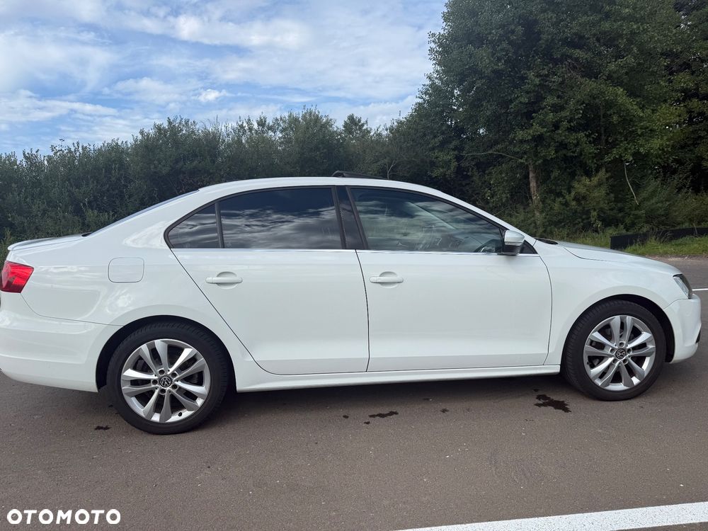 Volkswagen Jetta - 2