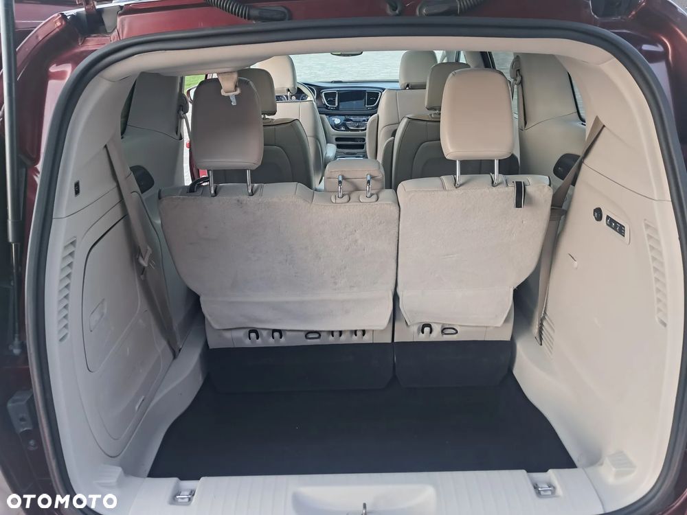 Chrysler Pacifica - 8
