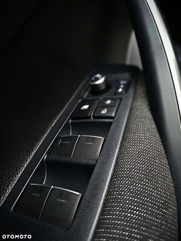 Toyota Corolla 1.8 Hybrid Style - 22