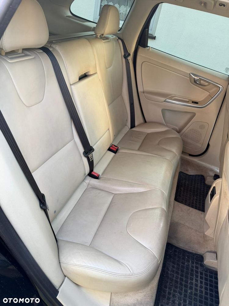 Volvo XC 60 D4 AWD R-Design - 13