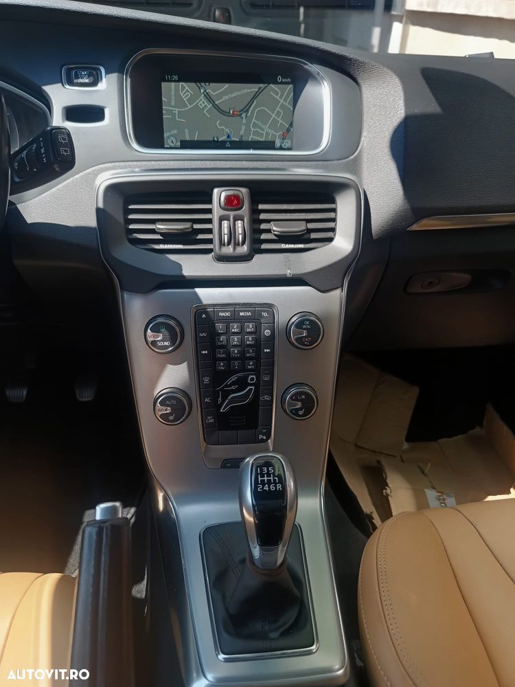 Volvo V40 D2 Inscription - 8