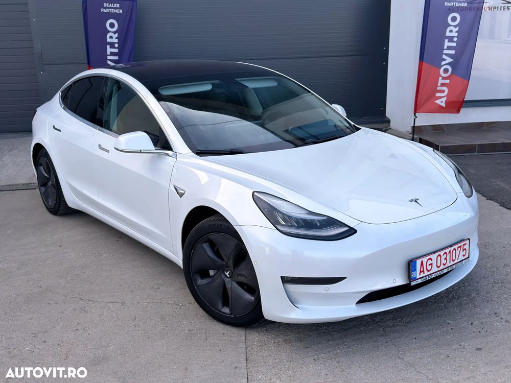 Tesla Model 3 - 1