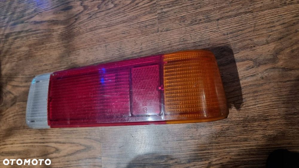 LAMPA PRAWY TYŁ BEZ PĘKNIĘĆ BMW 3 E21 - 1