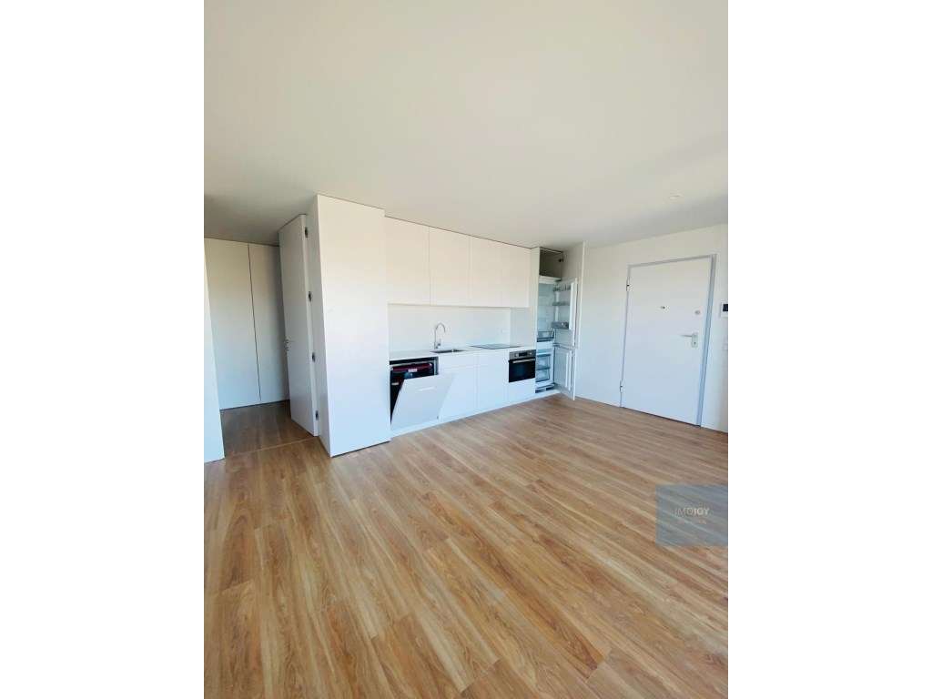 Apartamento T1 com Varanda e Garagem no Porto - Grande imagem: 5/23