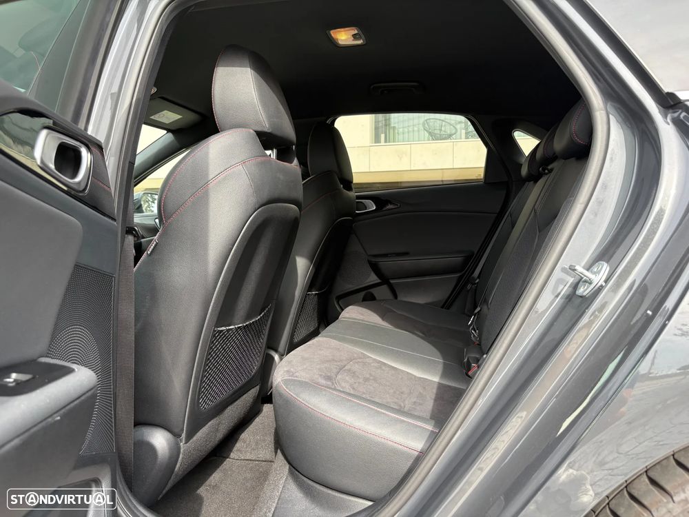 Kia Ceed 1.6 T-GDi GT - 14