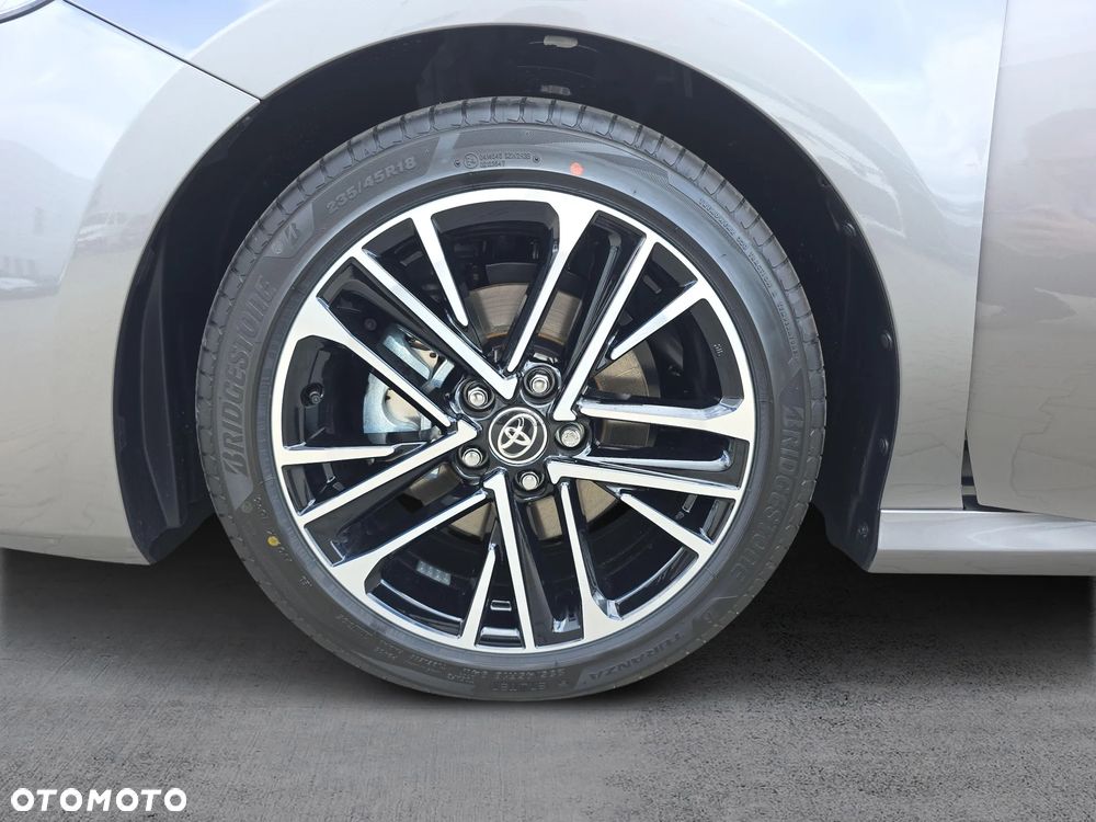 Toyota Camry 2.5 Hybrid Dynamic Force Executive e-CVT - 32