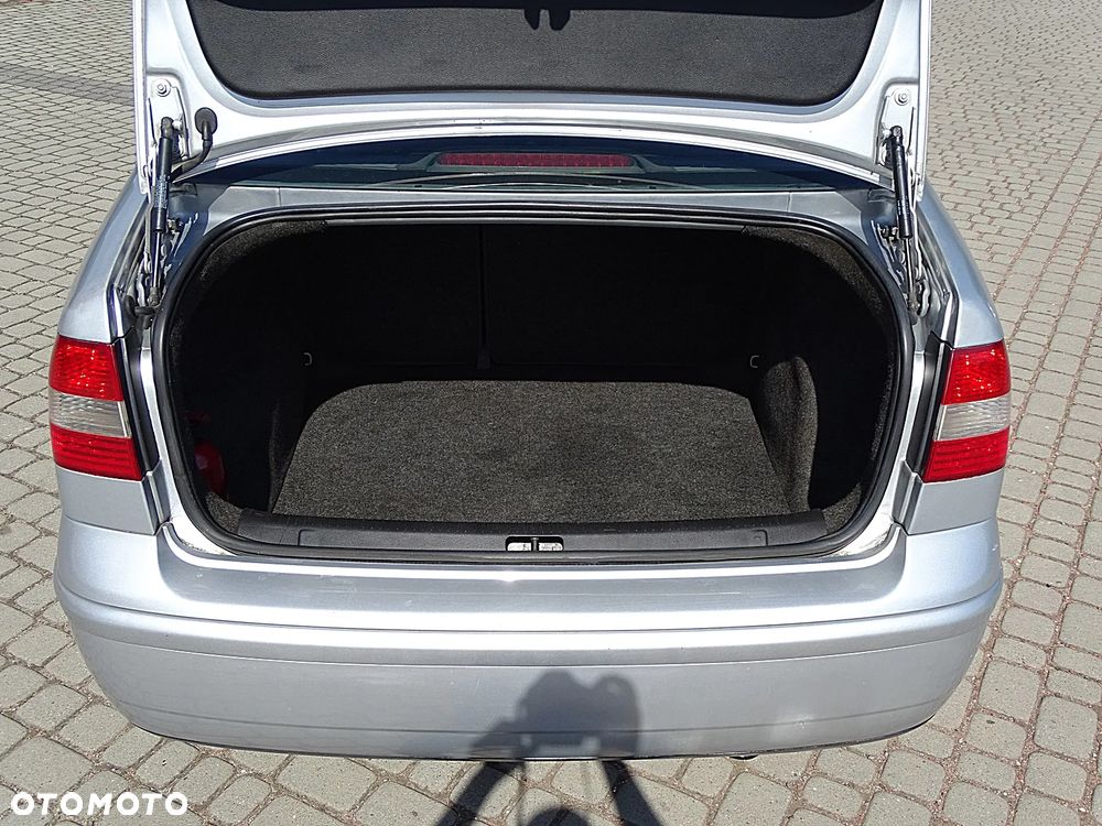Volkswagen Polo 1.4 16V Comfortline - 17