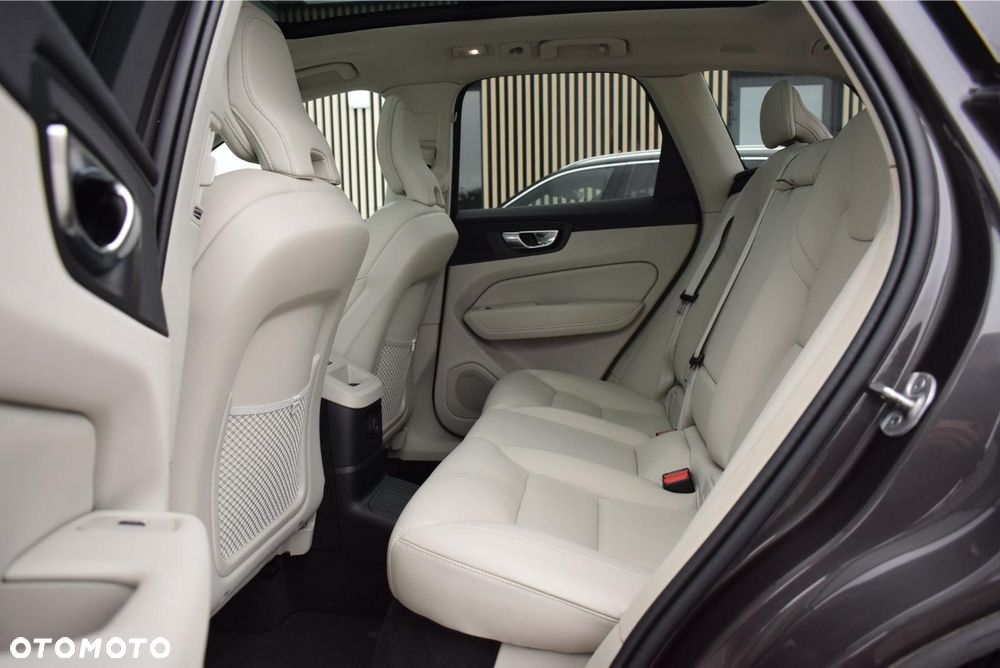 Volvo XC 60 - 25