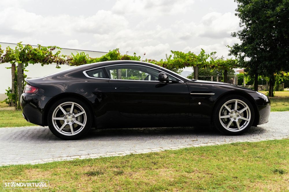Aston Martin Vantage Coupe V8 Sportshift - 36