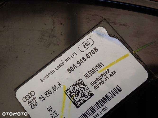 AUDI Q5 80A 16- lampka w zderzak prawa 6 PIN - 8