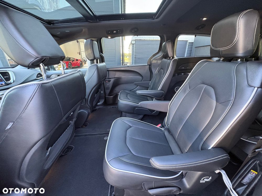 Chrysler Pacifica - 20