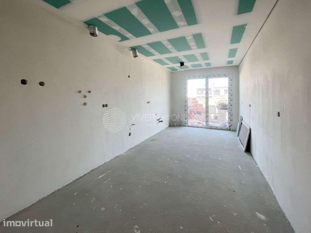 Moradia Geminada T4 - 3 Suítes, Piscina e Garagem - Fernão Ferro - Grande imagem: 5/44
