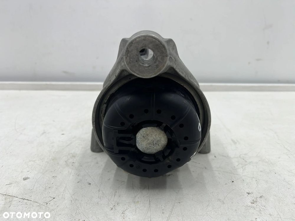 Poduszka silnika Audi A4 B9 8w Audi A5 II 8w F5 15-24r prawe mocowanie łapa silnika oryginalna 8w019 - 1