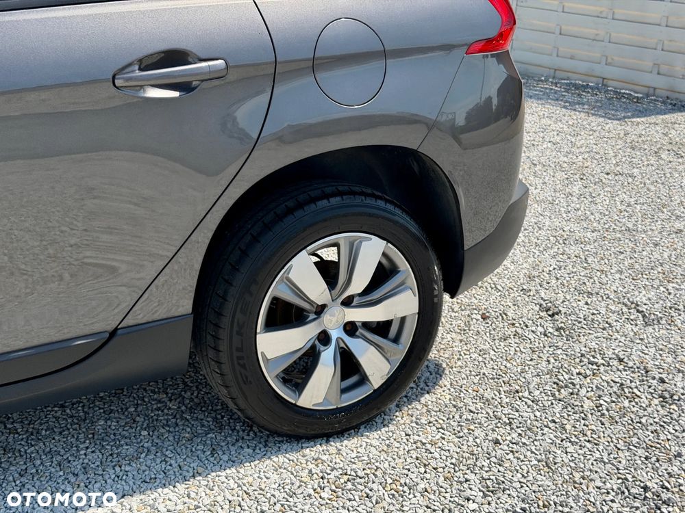 Peugeot 2008 1.2 Pure Tech Style S&S - 24