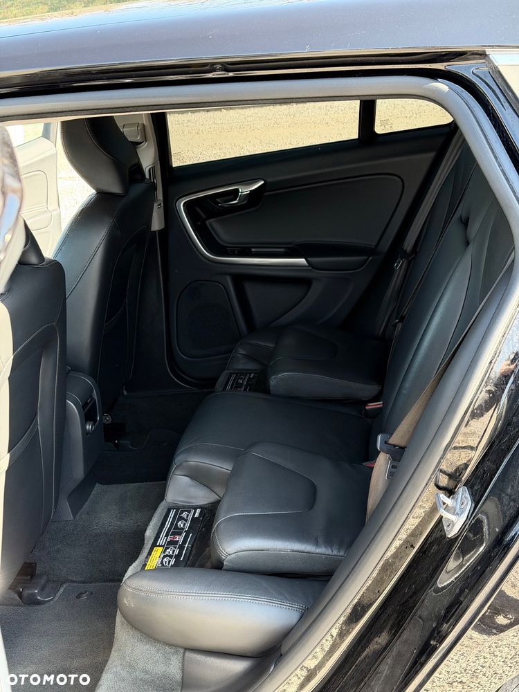 Volvo V60 D6 AWD Plug-in Hybrid Summum - 12