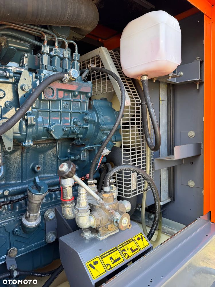 Atlas Copco QAS 40 KW Agregat prądotwórczy Przyczepa do rejestracji. inwerterowy wyciszony! 2014r. JAK NOWY z Norwegii. 5000mtg.Mocny silnik Turbo Kubota 4 cylindry 100km! Dekra aktualna. Opony zero zużycia. Zadbany Agregat. Odpala na Dotyk. Bogata Wersja! Prądnica Najlepsza PARTNER LEROY SOMER. - 34