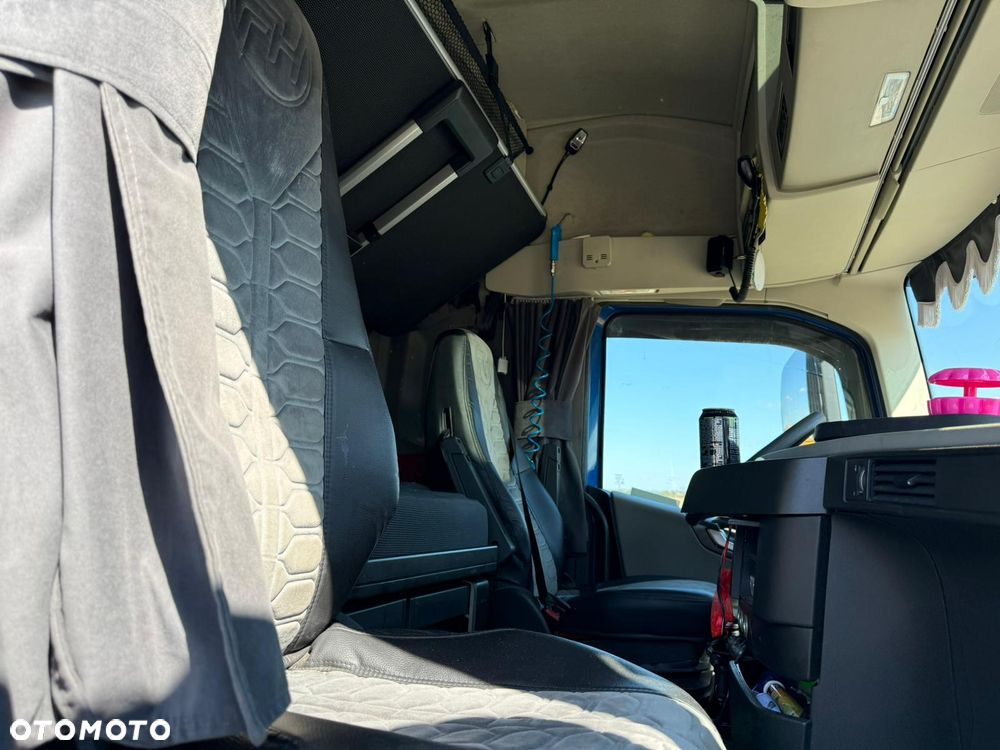 Volvo FH 6x2, PUSHER - 11