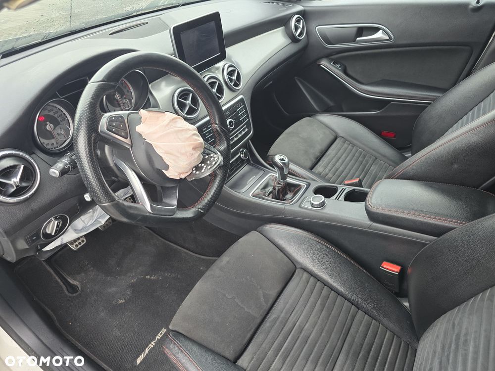 Mercedes-Benz CLA 180 AMG Line - 13