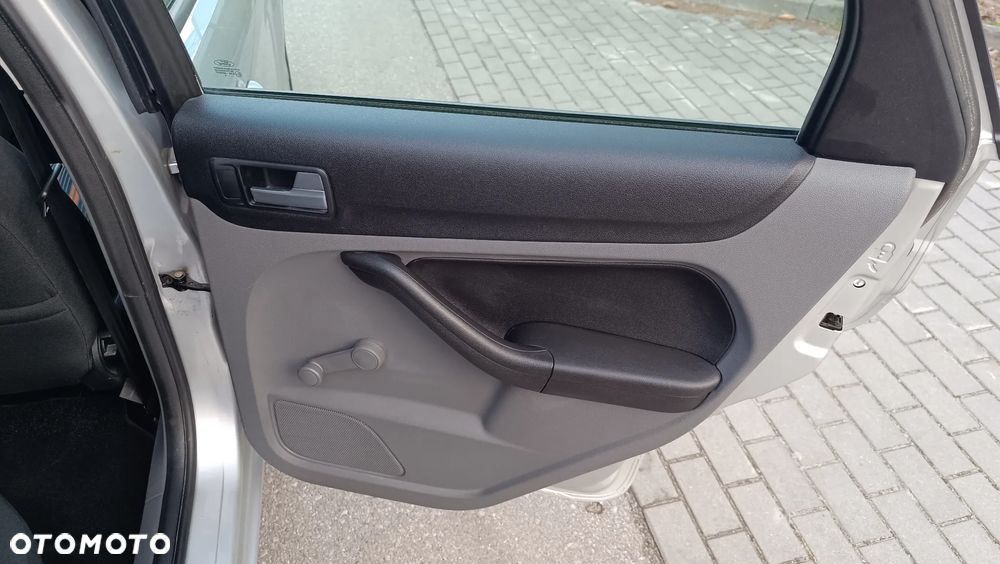 Ford Focus 1.6 16V Style+ - 16