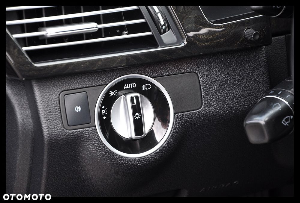 Mercedes-Benz Klasa E 300 CDI DPF BlueEFFICIENCY 7G-TRONIC Avantgarde - 20
