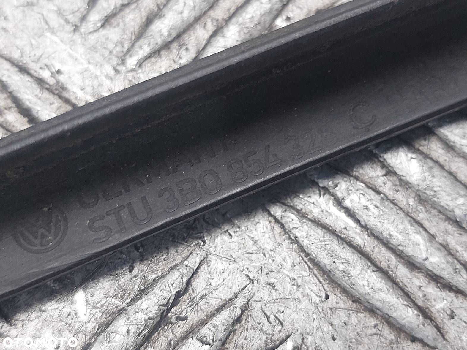 LISTWA ZGARNIAJĄCA SZYBY CZOŁOWEJ LEWA + PRAWA VW PASSAT B5 FL SUPERB - 5