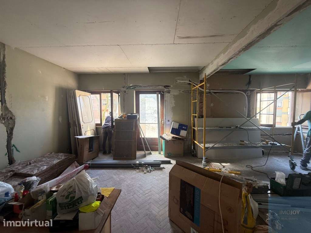 Apartamento T3 em Remodelação Total em Benfica - Grande imagem: 2/17