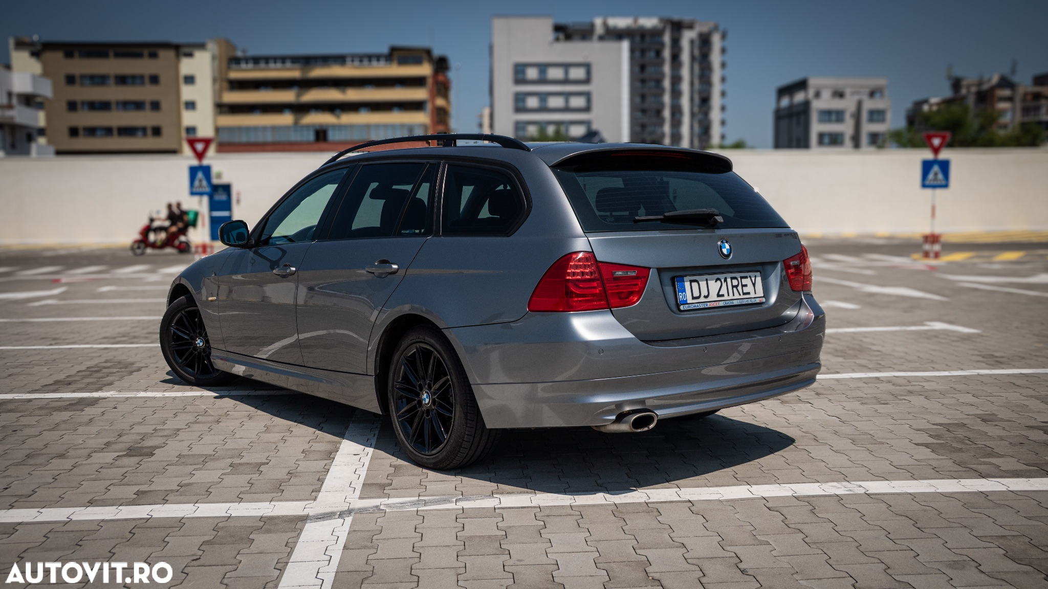 BMW Seria 3 320d DPF Touring - 4