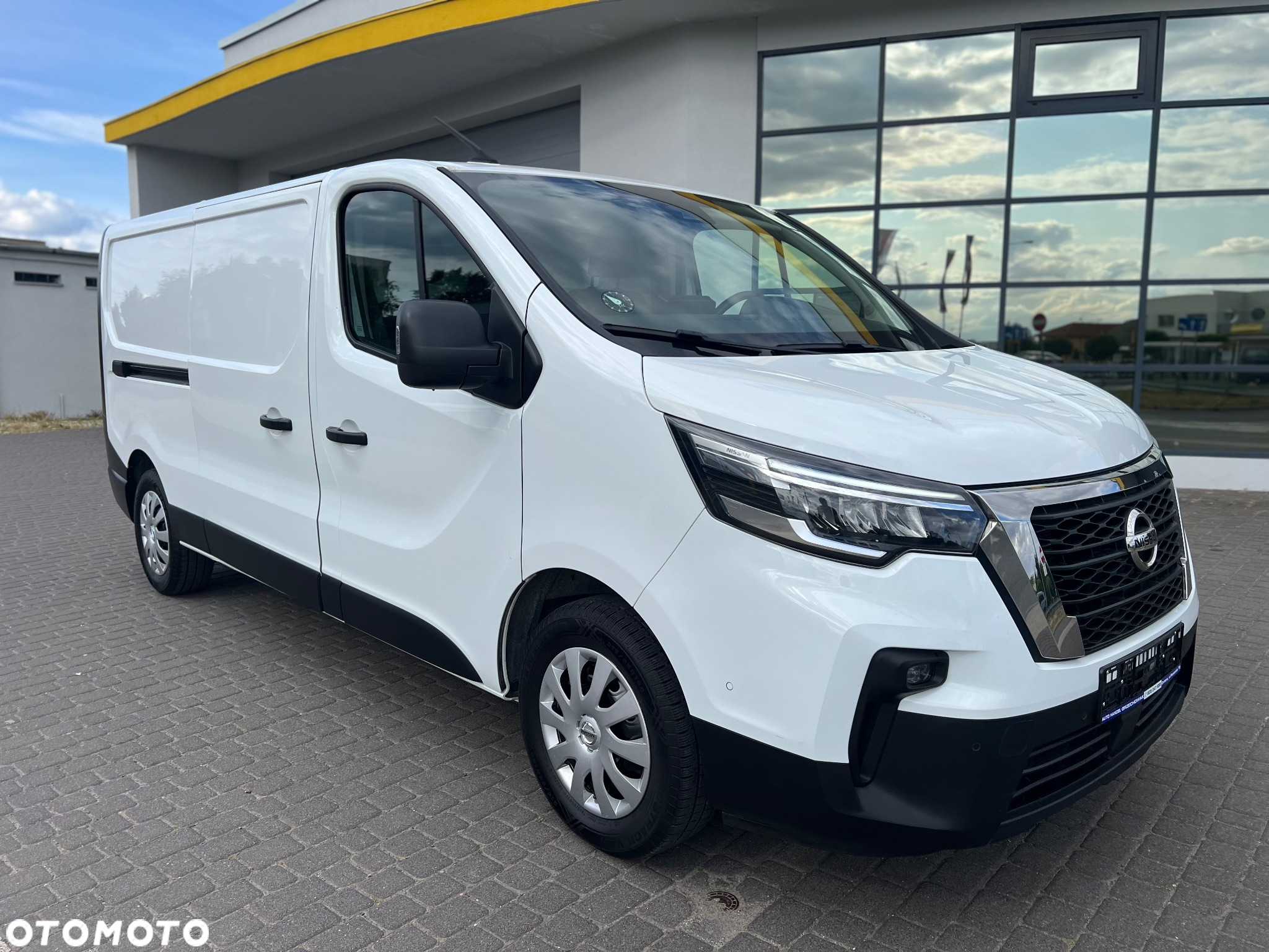 Nissan PRIMASTAR L2H1 - 18