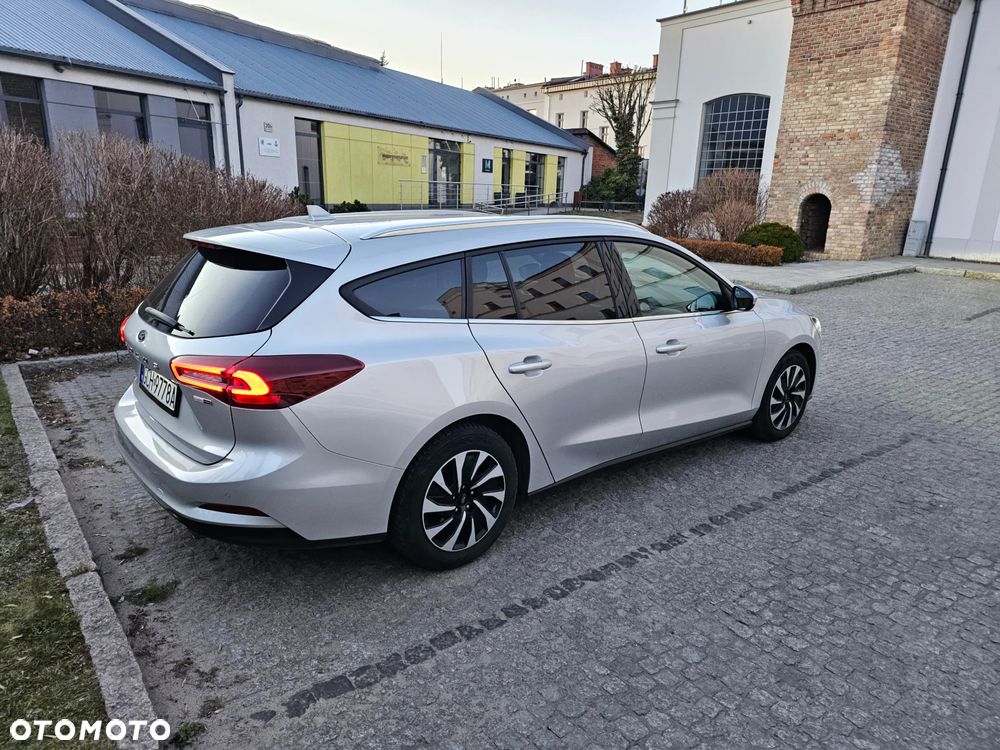 Ford Focus 1.0 EcoBoost Hybrid TITANIUM STYLE - 4