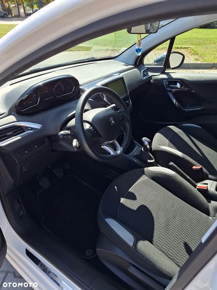 Peugeot 208 82 VTI Style - 11