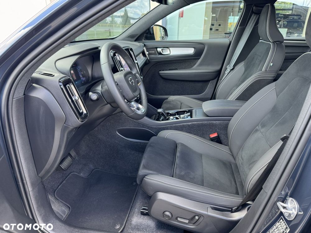 Volvo XC 40 B3 Plus Dark - 11