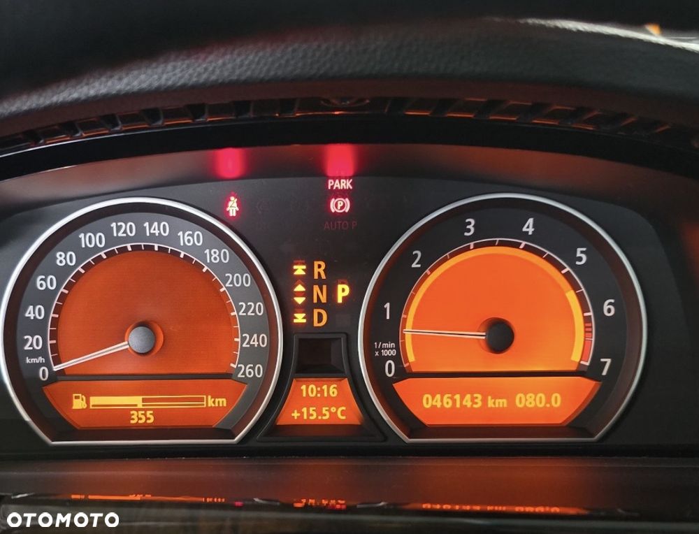 BMW Seria 7 745Li - 25