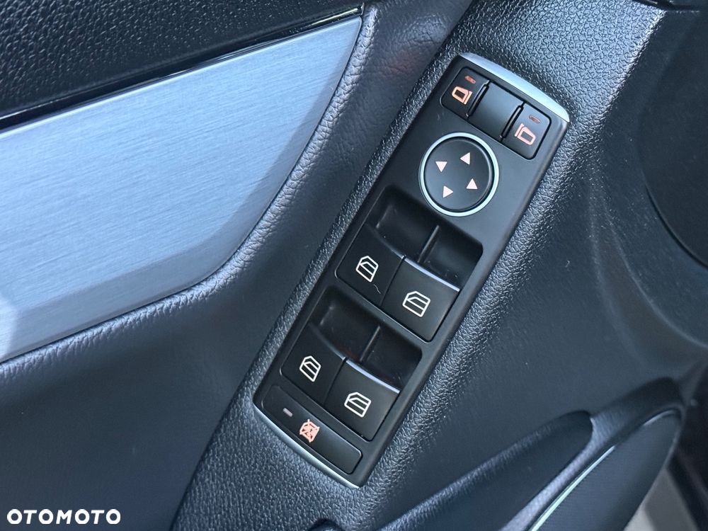 Mercedes-Benz Klasa C 180 CGI Automatik BlueEFFICIENCY Avantgarde - 27