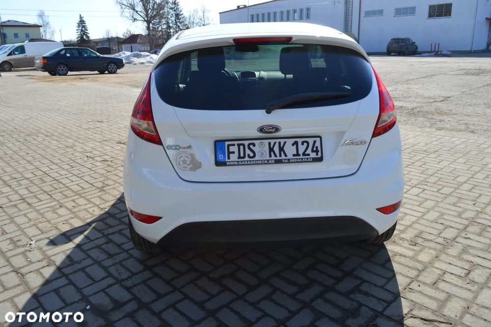 Ford Fiesta 1.6 TDCi DPF Ghia - 5