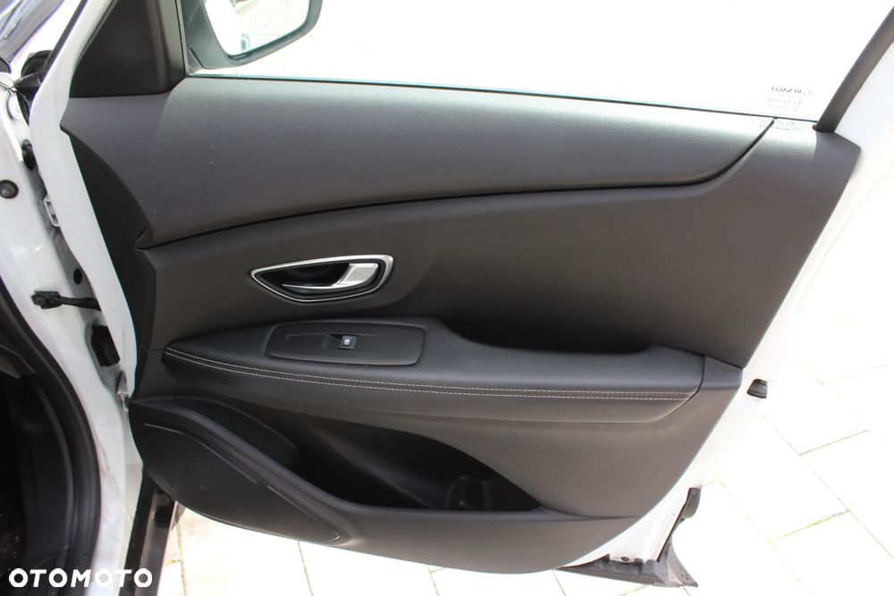 Renault Scenic BLUE dCi 120 LIMITED - 26