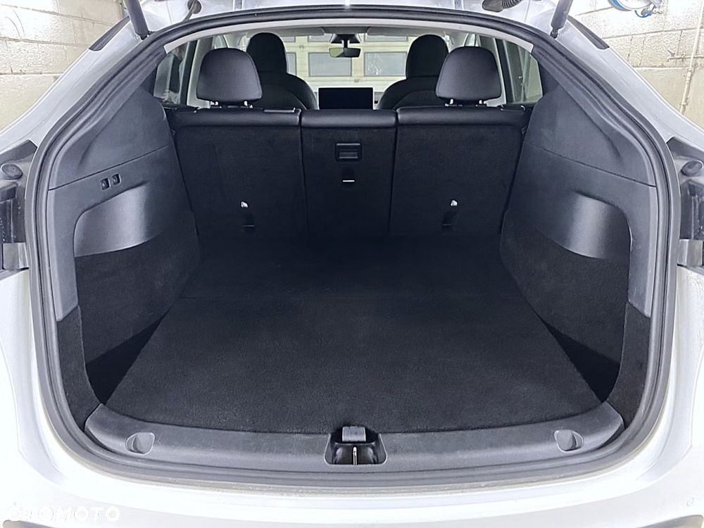 Tesla Model Y Long Range AWD - 5