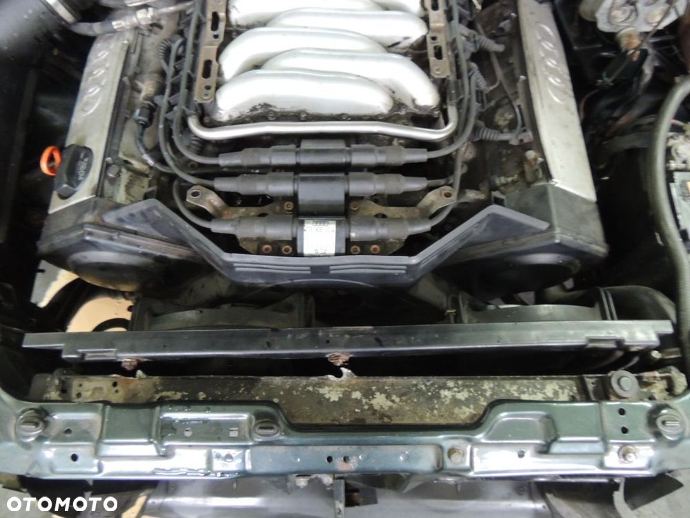 Kompresor klimatyzacji AUDI 80 B4 Cabrio 2,6 V6 - 1