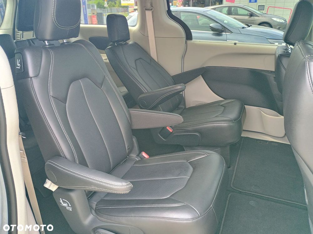 Chrysler Pacifica - 13