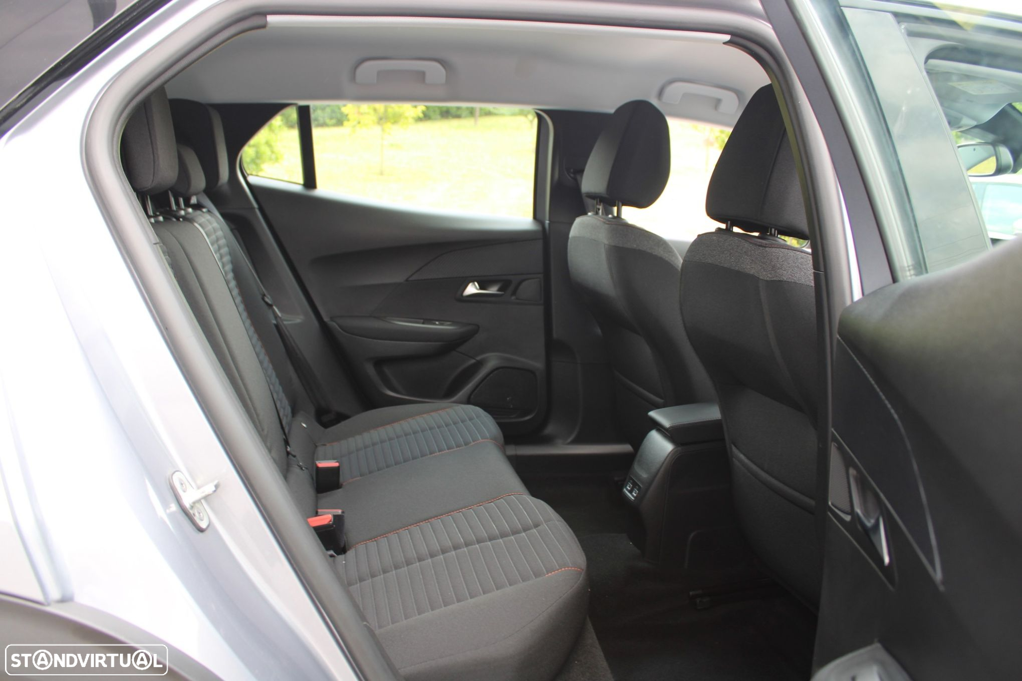 Peugeot e-2008 50 kWh Active Pack - 28