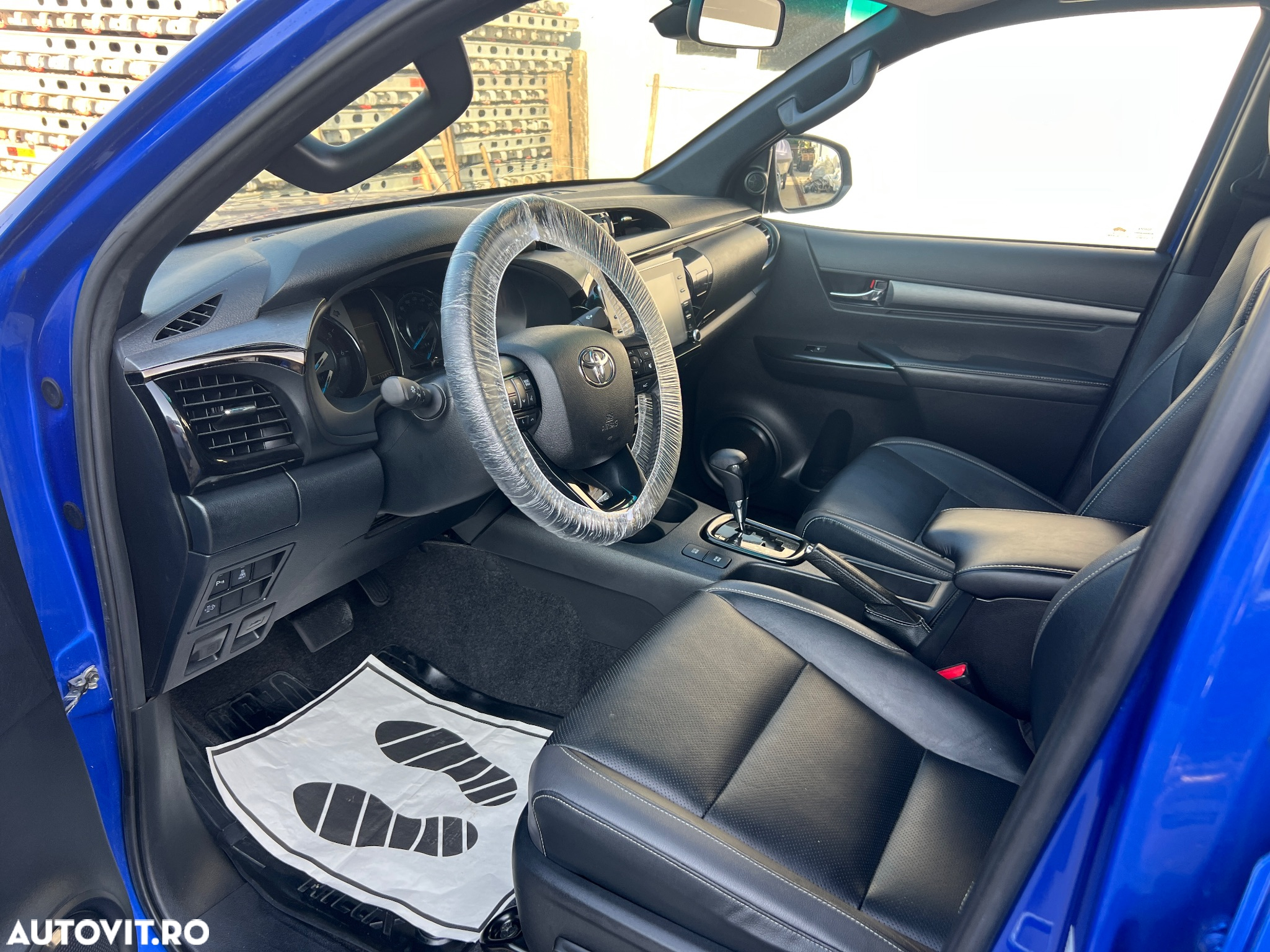 Toyota Hilux 2.8D 204CP 4x4 Double Cab AT Invincible Color Edition - 6